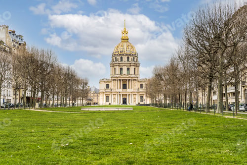 Preview: Les Invalides is a complex of buildings, containing museums and monuments, as well as a hospital
