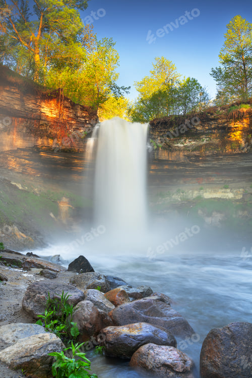 Preview: Minnehaha Falls in Minneapolis, Minnesota, USA