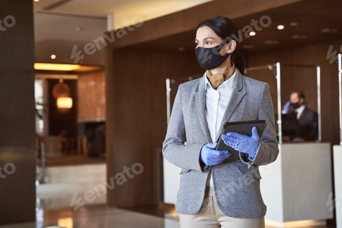 Preview: Female receptionist welcoming people in the hotel