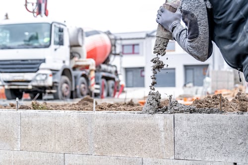 Preview: concreting from the pipe of the cement mixing car