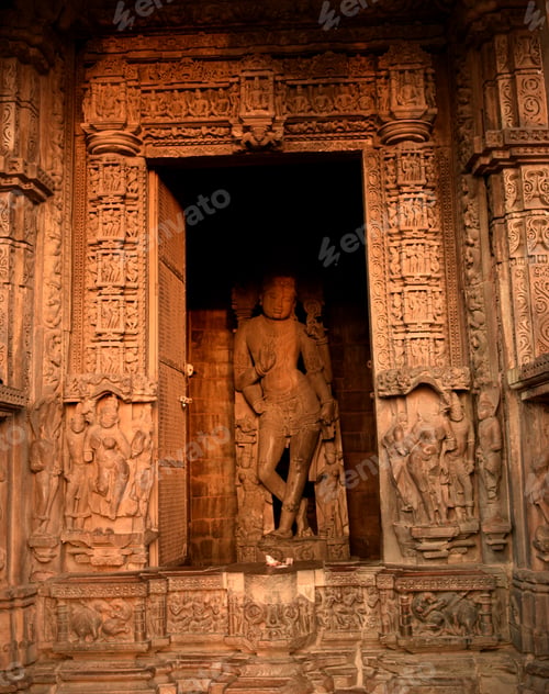Preview: Vishnu Idol inside Chaturbhuj temple in Khajuraho, India, UNESCO world Heritage site
