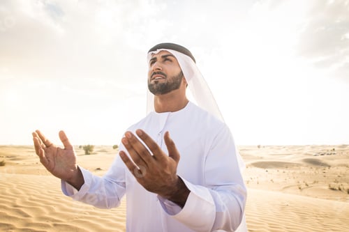 Preview: Arabic men in the desert