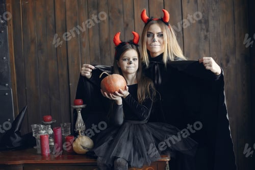 Preview: Mother with daughter in a halloween costume and makeup