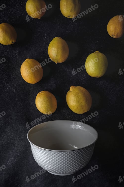 Preview: Fresh lemons on dark background.