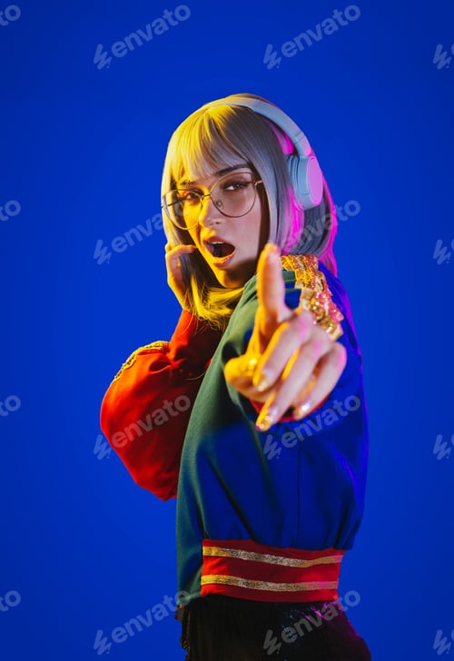 Preview: Beautiful woman with stylish clothes
