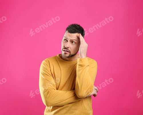 Preview: Emotional man in casual outfit on pink background