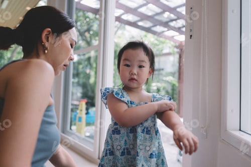 Preview: Mom and daughter
