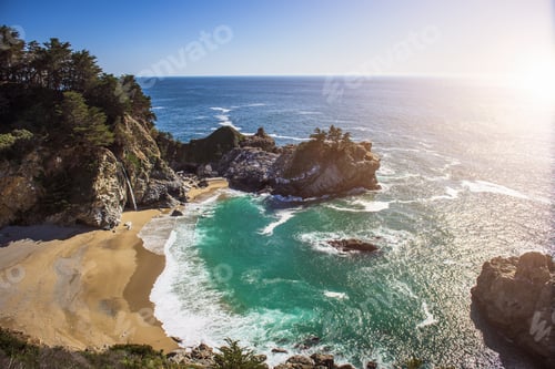 Preview: High angle view of beach and sea, Big Sur, California, USA