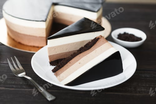 Preview: Delicious Multi-Layered Cake with Chocolate Glaze Dessert