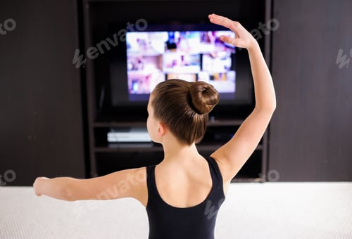 Preview: Dancer doing a dance class via online zoom technology
