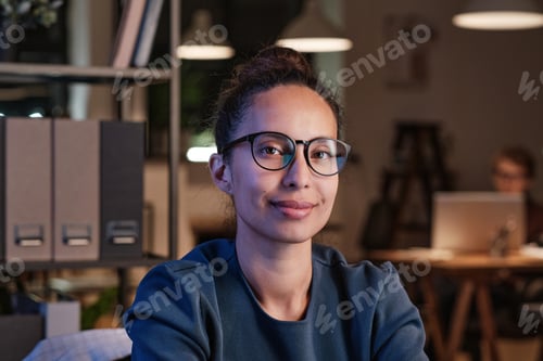 Preview: Portrait of businesswoman in eyewear