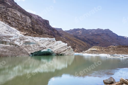 Preview: Lake in glacier