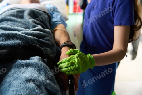 Preview: Woman paramedic makes a drip to an injured patient