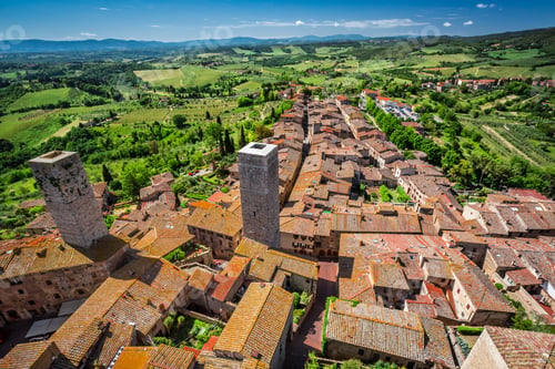 Preview: View of a green valley in San Gimignano, Italy
