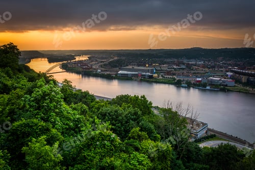 Preview: Sunset View Over The Ohio River In Pittsburgh, Pennsylvania.