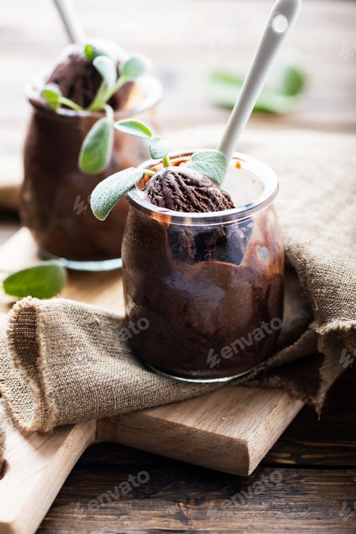 Preview: Sweet chocolate ice cream with sage