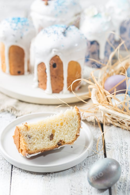 Preview: Easter table with Easter cakes