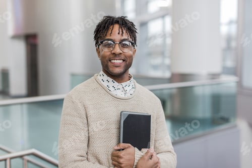 Preview: Portrait of happy young businessman standing in train station holding digital tablet