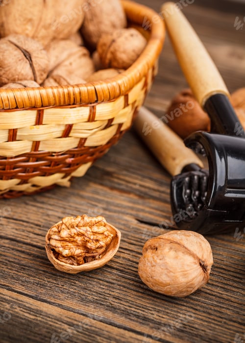 Preview: Ripe walnuts