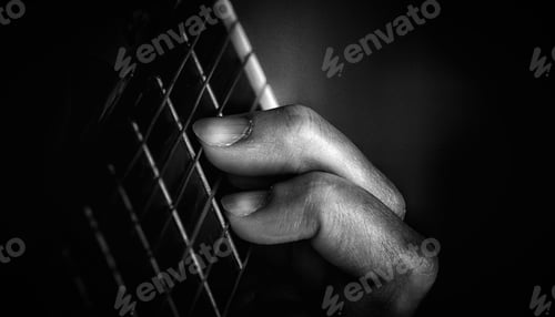 Preview: A female guitar player
