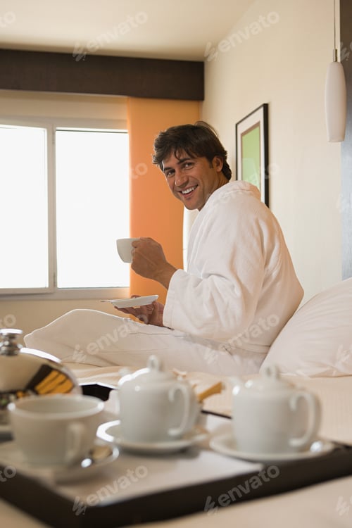 Preview: Smiling man in a hotel room