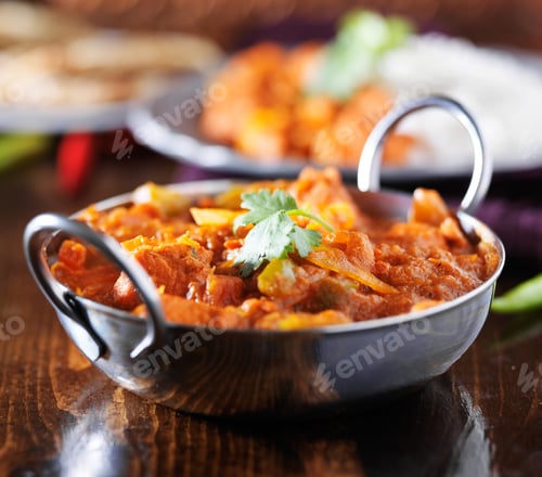 Preview: indian chicken vindaloo curry in balti dish