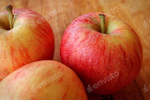 Preview: Delicious ripe red apples, the healthy way to start the day