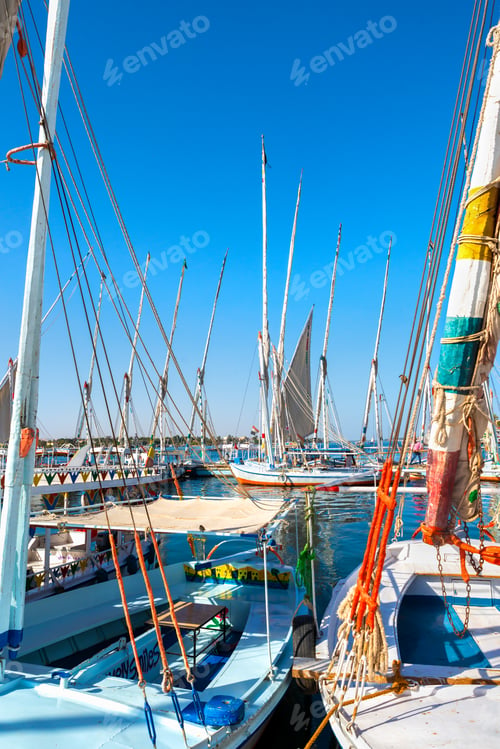 Preview: Boats in the port