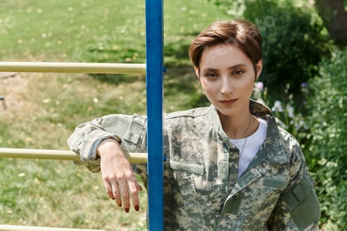 Preview: Returning soldier at homecoming under bright sunlight