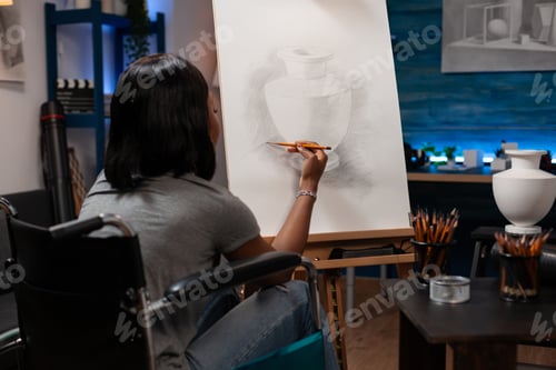 Preview: Young woman with artistic skills making illustration