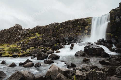 Vista previa: Oxararfoss Waterfall at Thingvellir, Iceland. attractions on the Golden Circle tourist route