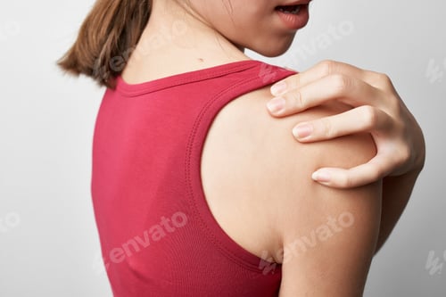 Preview: woman in red t-shirt in the shoulders health problems arthritis treatment