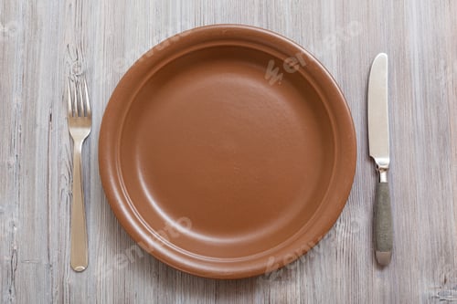 Preview: top view of brown plate, knife spoon on gray brown