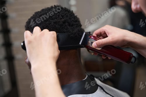 Preview: Hairdresser cuts an African American guy