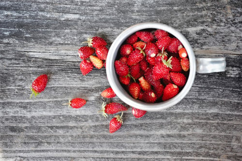 Preview: Ripe Strawberries in a Bowl on Wooden Table