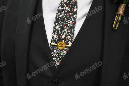 Preview: Best man tie pin