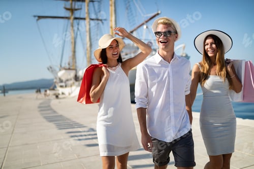 Preview: Vacation, travel, sea, friendship and people concept. Smiling friends having fun together