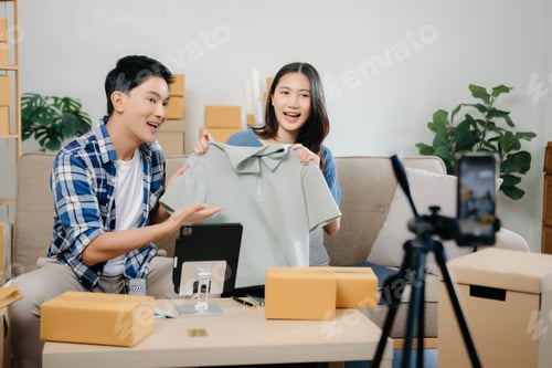 Preview: Small business entrepreneur SME freelance Asian man and woman working at home office, BOX,