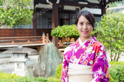 Preview: Woman in Japanese temple with kimono