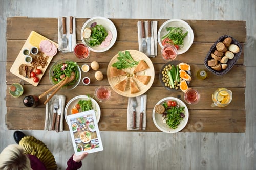 Preview: Festive Dinner Table