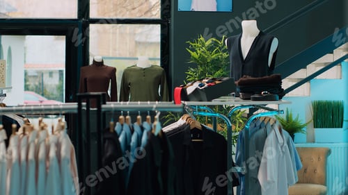 Preview: Shopping mall prepared with stock of new fashion collection line