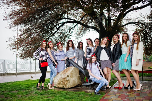 Preview: Hen party girls