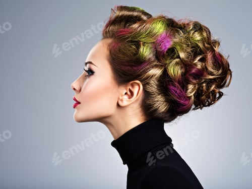 Vista previa: Model with a stylish hairstyle