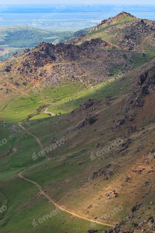 Preview: road through the mountains