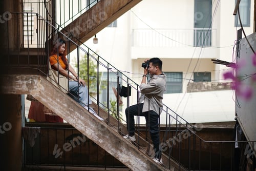 Aperçu: Photographer Shooting Female Client