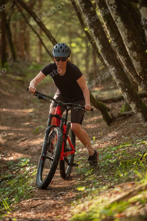 Preview: Female cyclist on her mountain bike