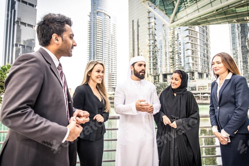 Preview: Business people in Dubai