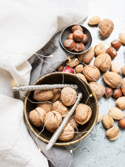 Preview: Walnuts and almonds in shell, hazelnuts, ornaments