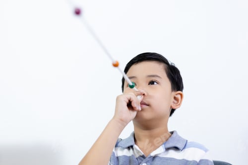 Preview: An ophthalmologist used a brock string to maintain vision boy eye
