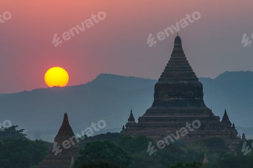 Preview: Dawn over the temples of Bagan - Myanmar